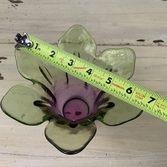 VINTAGE VASE - Mid-Century
6 Petal Green & Purple Glass
Handkerchief Swung Vase - Picture 7 of 7